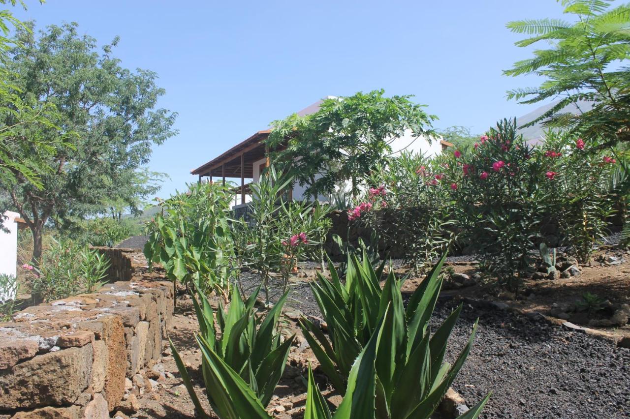 La Fora Ecolodge Sao Filipe Exterior photo