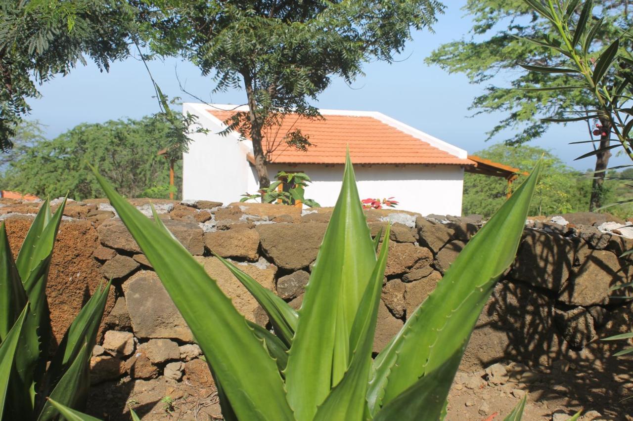 La Fora Ecolodge Sao Filipe Exterior photo